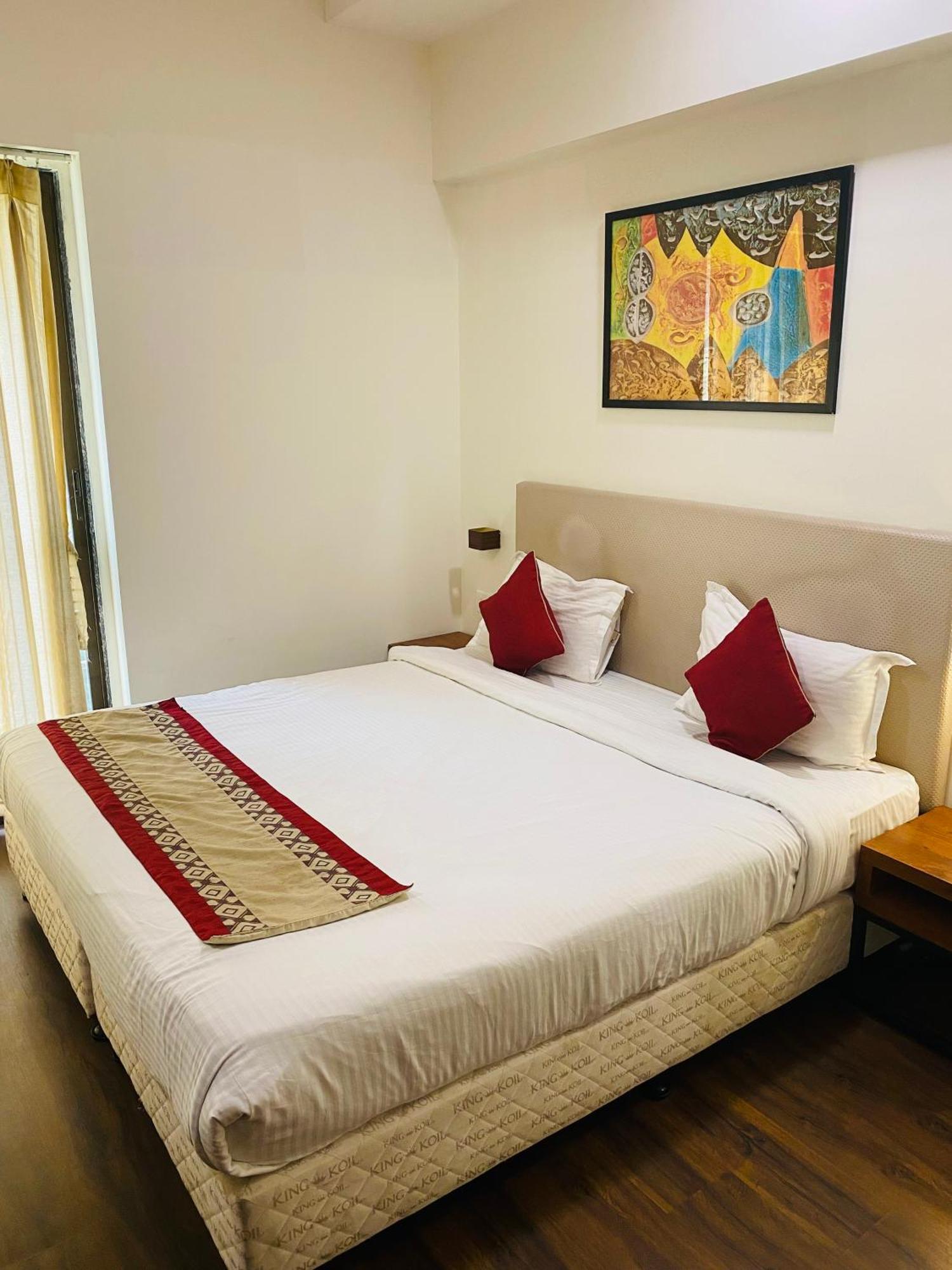 Mumbai House Luxury Apartments Santacruz East, Мумбаи Экстерьер фото