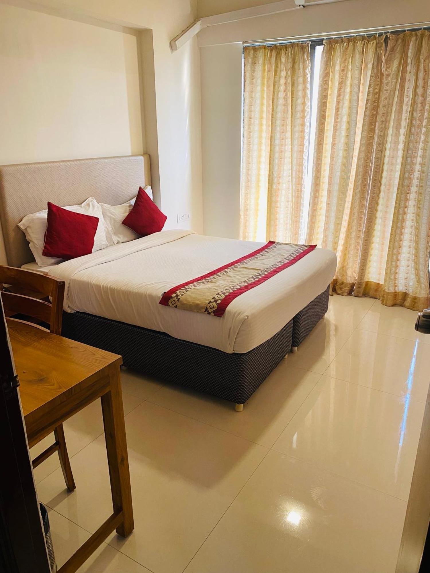 Mumbai House Luxury Apartments Santacruz East, Мумбаи Экстерьер фото
