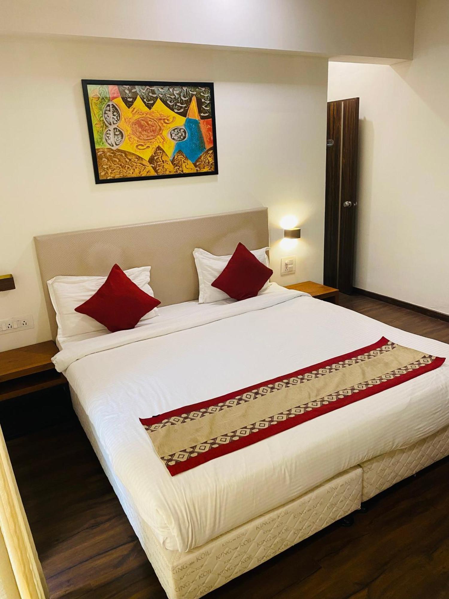 Mumbai House Luxury Apartments Santacruz East, Мумбаи Экстерьер фото