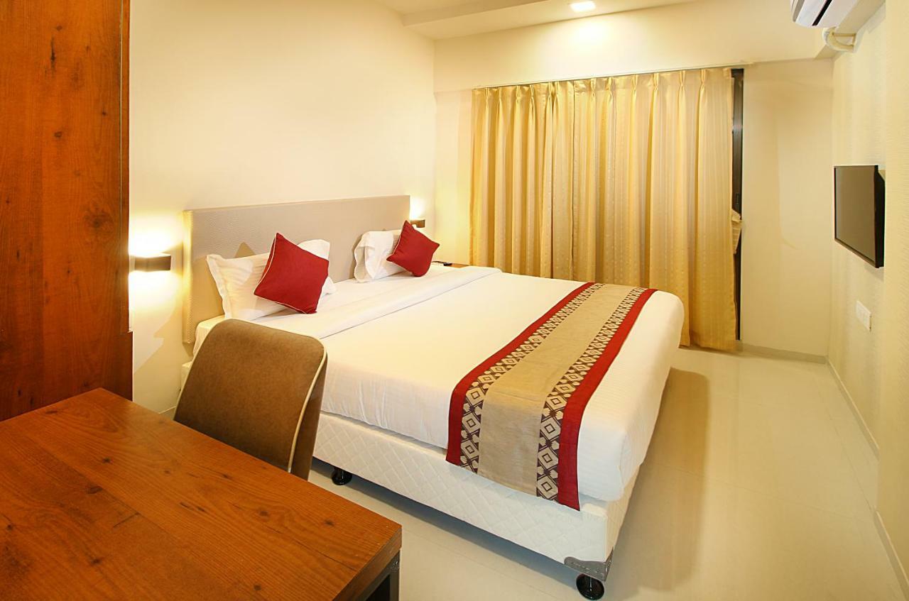 Mumbai House Luxury Apartments Santacruz East, Мумбаи Экстерьер фото